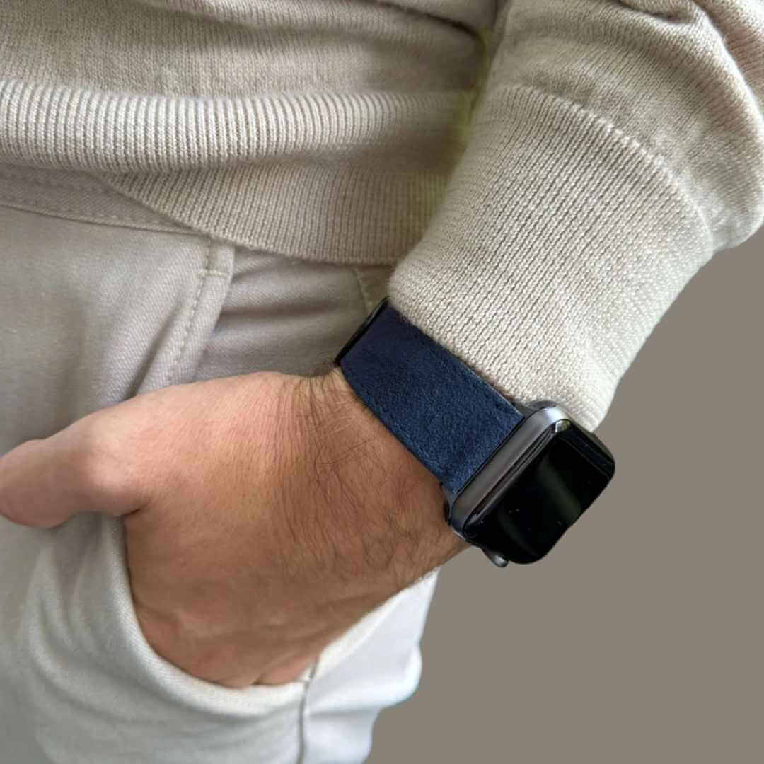Alcantara – Apple Watch Armband in Blau - Image 4