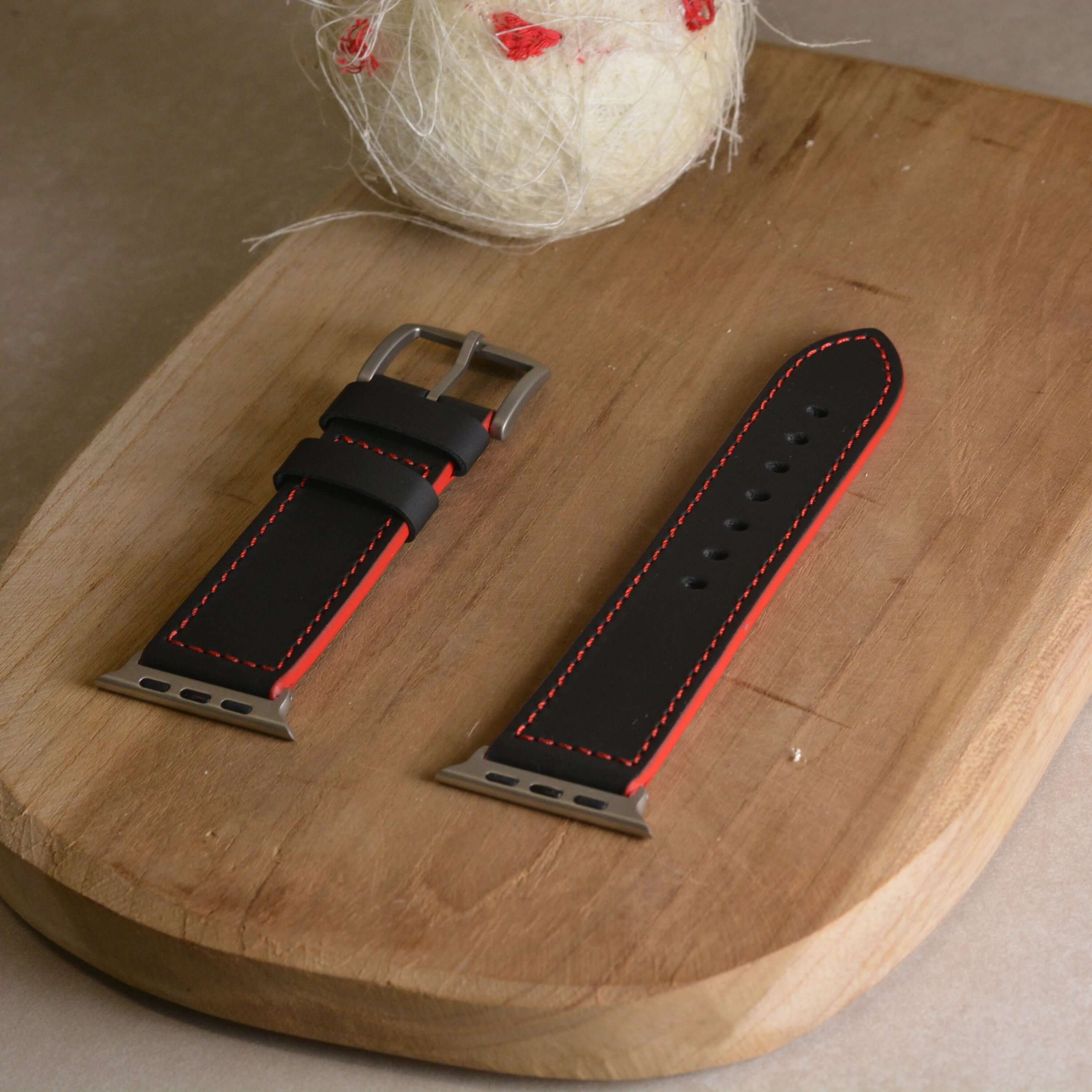 Das Apex – Apple Watch Armband aus schwarzem Motorsport-Kalbleder - Image 6