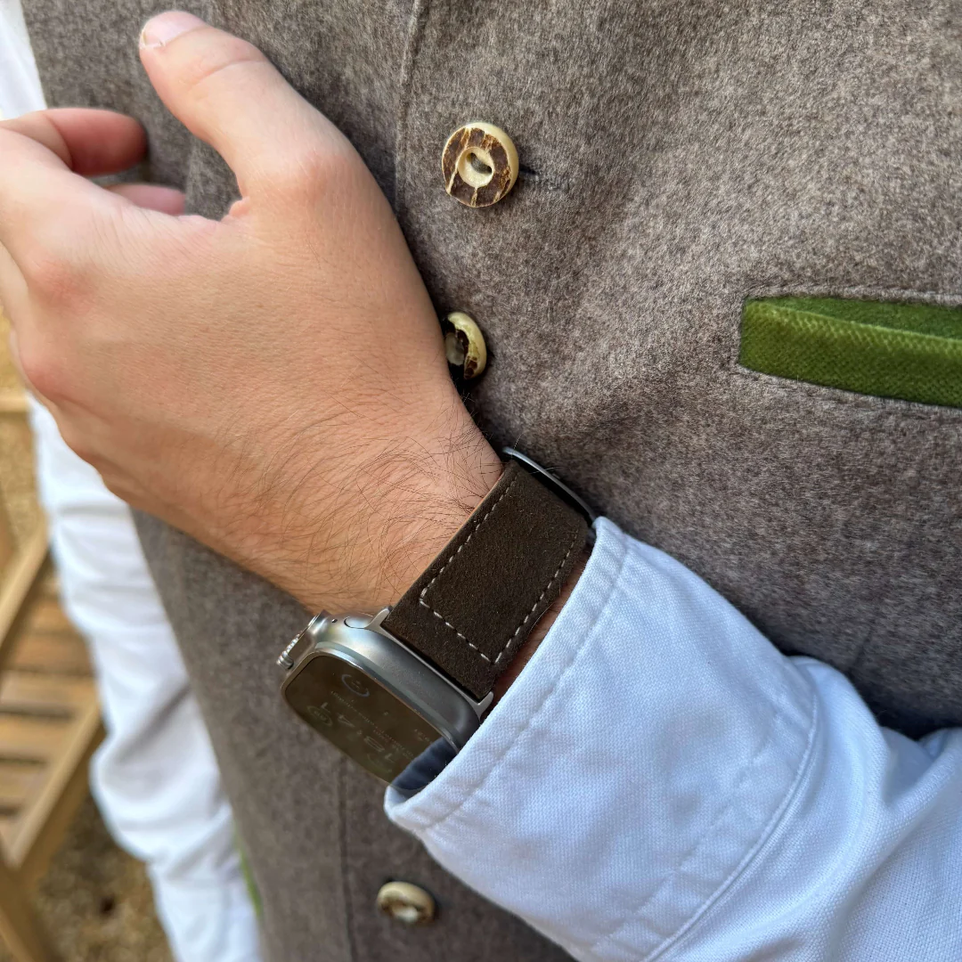 Dunkelbraunes 24mm Apple Watch Ultra Lederhosen Armband – aus altsämisch gegerbtem Hirschleder - Image 9