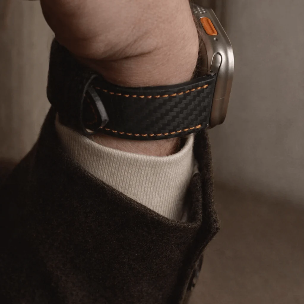 Bergwerk Carbon Orange – Apple Watch Band mit hochwertiger LederCarbon-Struktur - Image 4