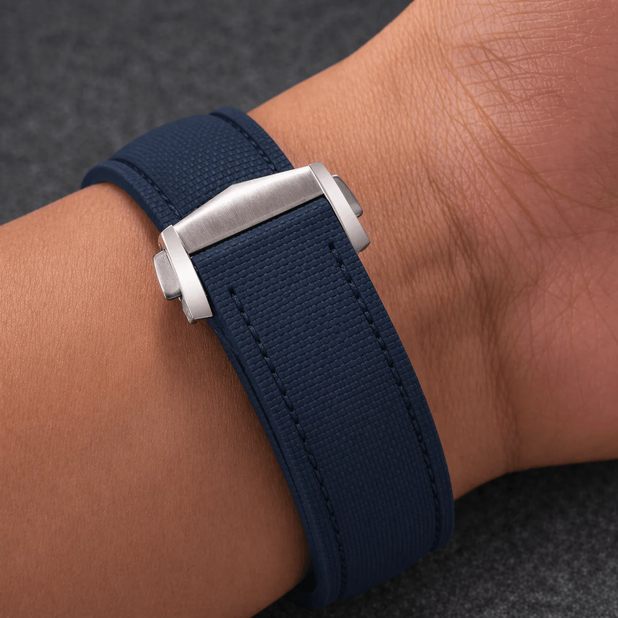 Monaco –  Faltschließen Uhrenarmband aus FKM Kautschuk - Image 8