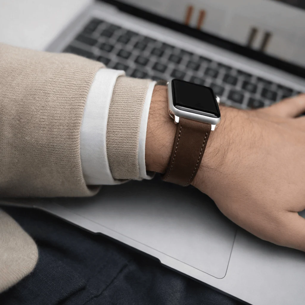Mountain Apple Watch Lederarmband – Dunkelbraun - Image 3